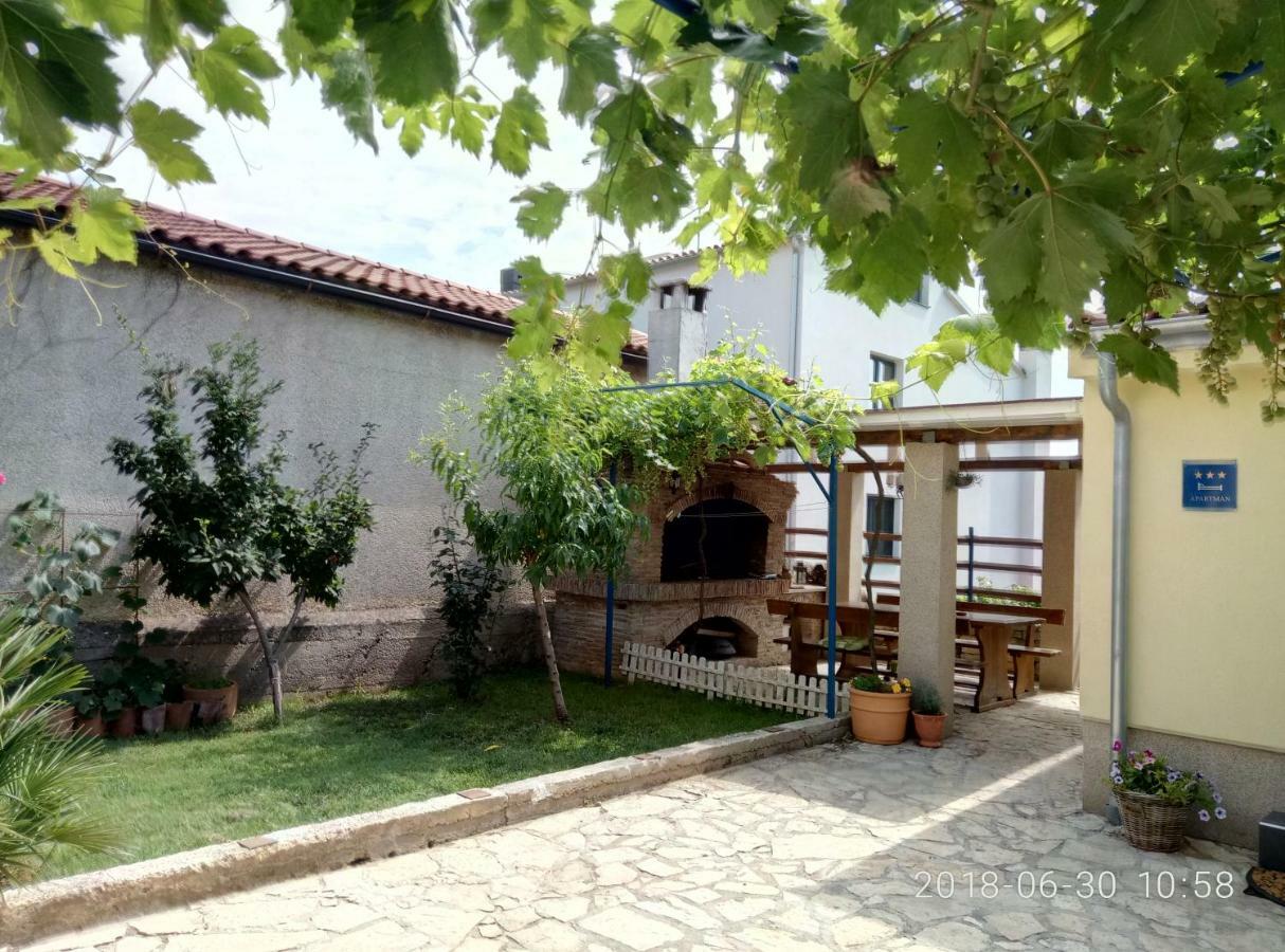 Apartman Vivian Pula Buitenkant foto