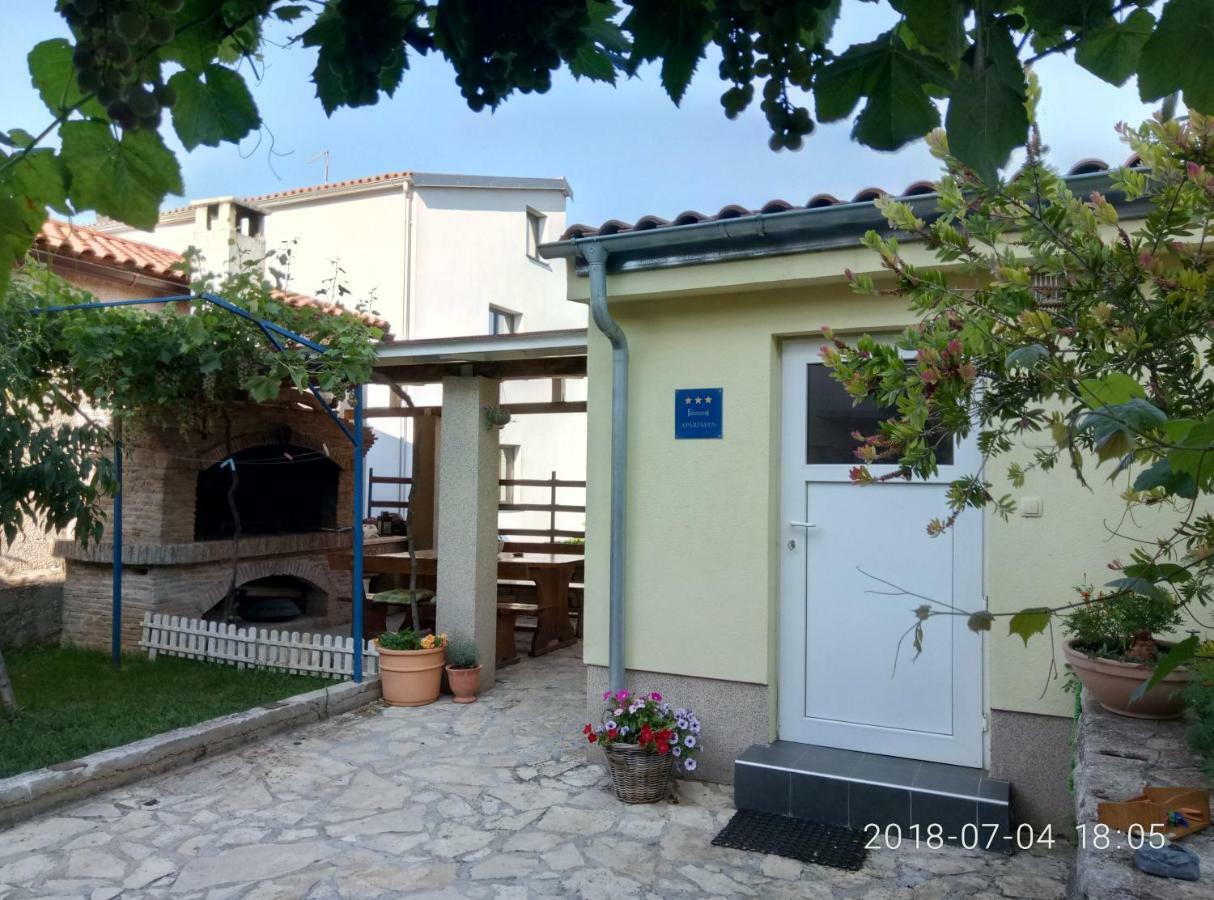Apartman Vivian Pula Buitenkant foto